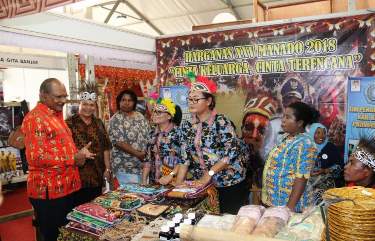 Ribuan Pengunjung Padati Stand Papua di Manado